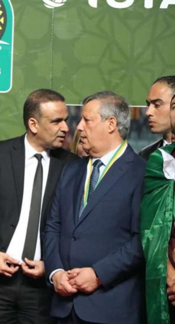 حمدي المدب ووديع الجريء فوق منصة التتويج