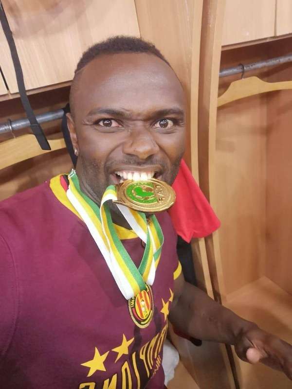 كوم وفرحة التتويج باللقب