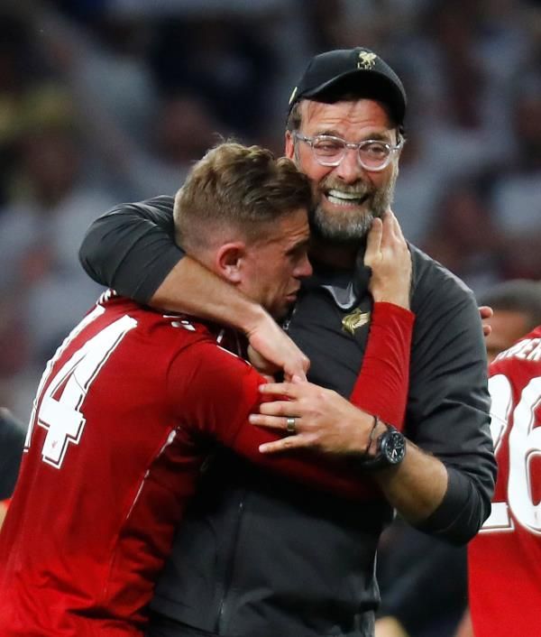 كلوب يحتضن هندرسون