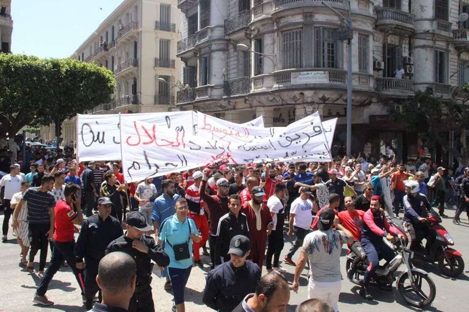 مسيرة أنصار مولودية وهران