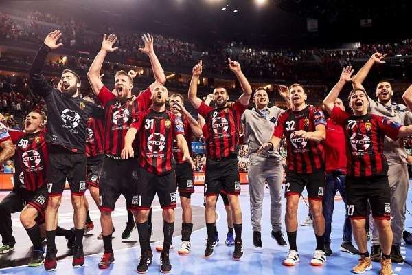 لاعبو فاردار