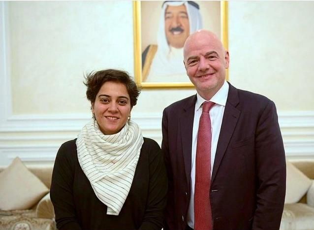 فاطمة حيات مع رئيس الفيفا جياني إنفانتينو