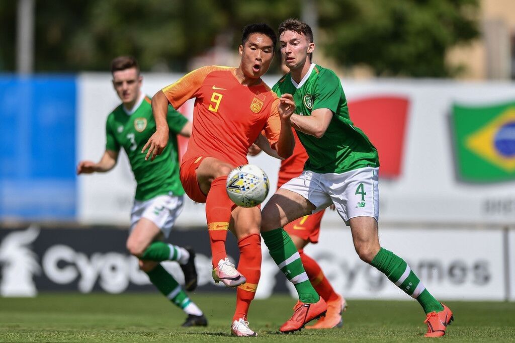 من لقاء الصين وإيرلندا