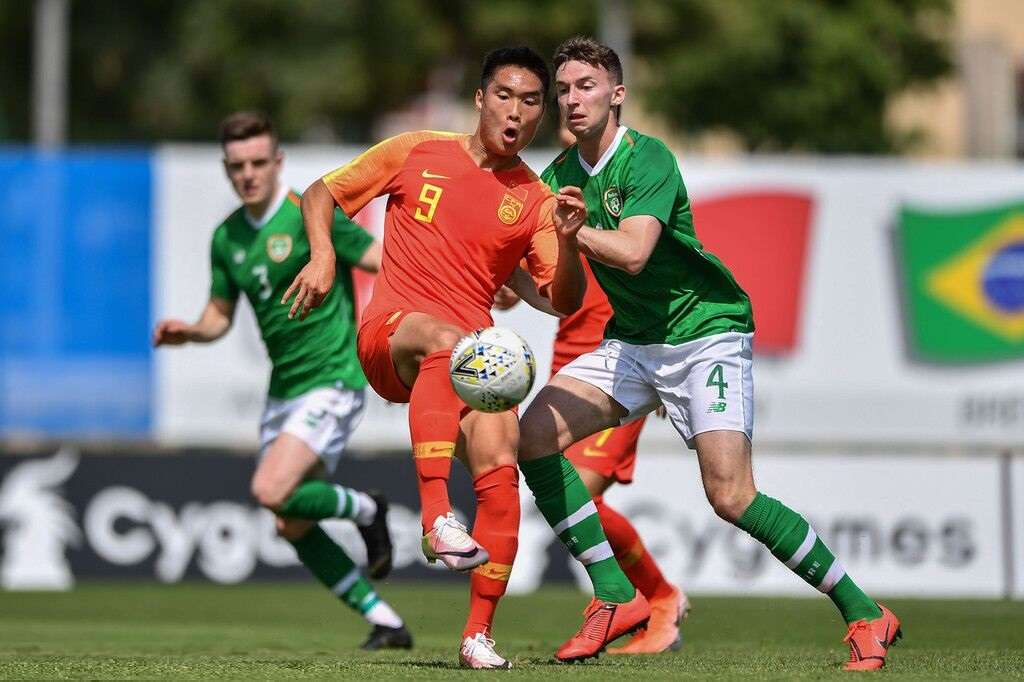 من لقاء الصين وإيرلندا