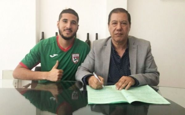 جانب من التوقيع