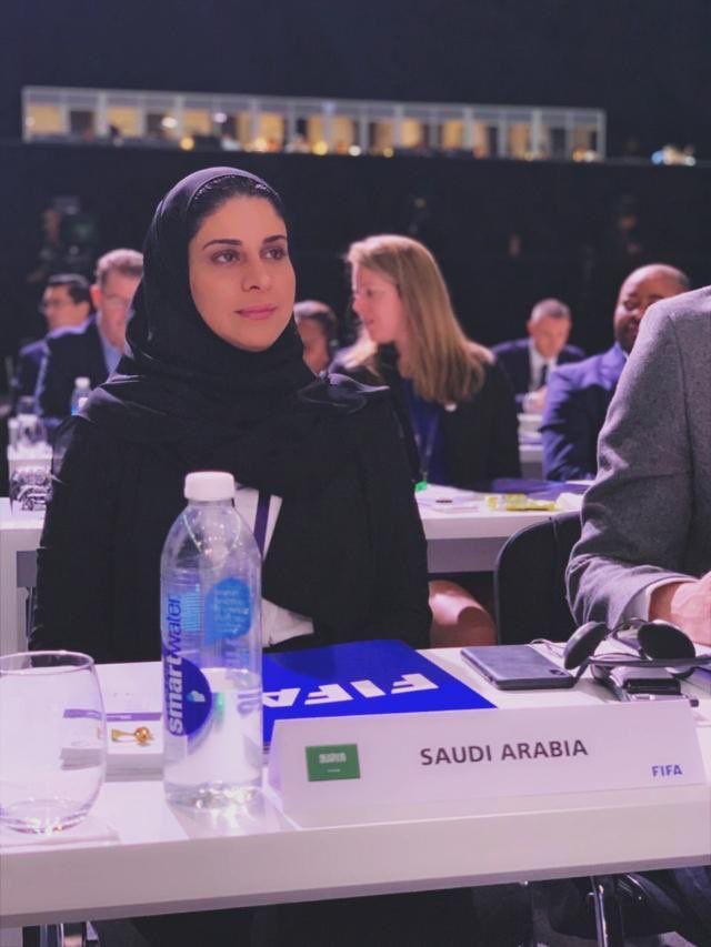 السعودية أضواء العريفي في مؤتمر الفيفا الأول لكرة القدم النسائية في باريس