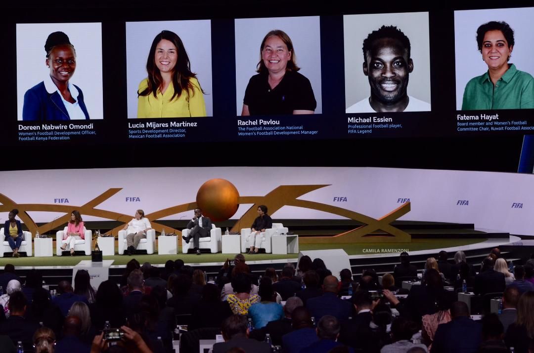 مشاركة الكويتية فاطمة حيات في الحلقة النقاشية