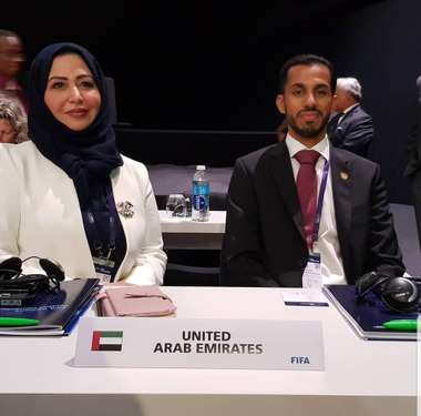 الإماراتية أمل بوشلاخ في مؤتمر الفيفا الأول لكرة القدم النسائية في باريس