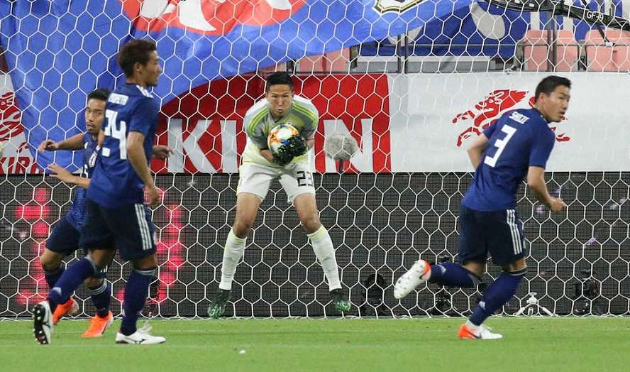 خط دفاع منتخب اليابان في ودية ترينيداد وتوباجو