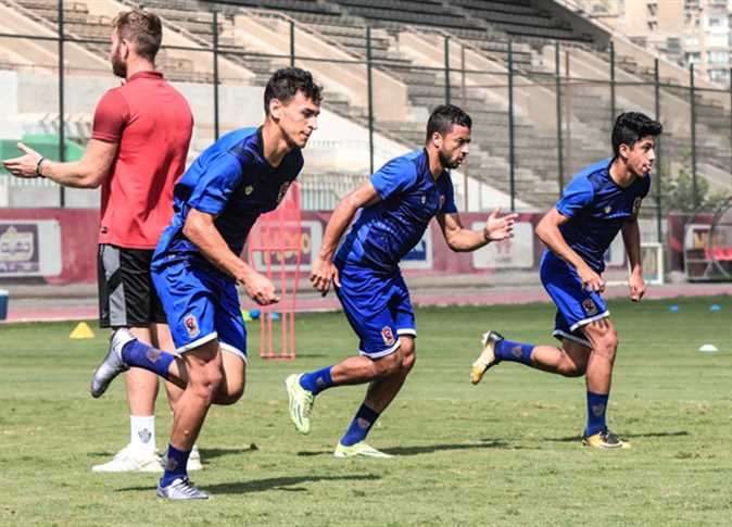 عمار حمدي مع لاعبي الأهلي - أرشيفية