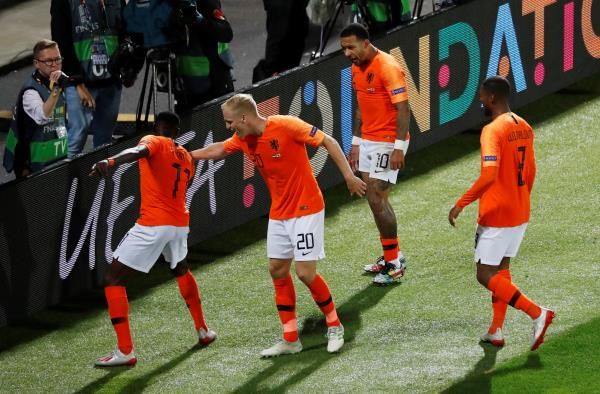 لاعبو منتخب هولندا