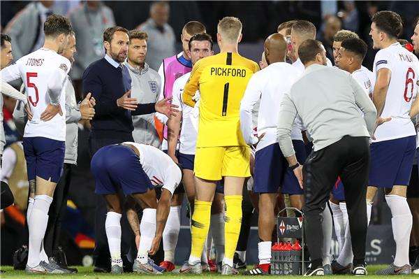 ساوثجيت مع اللاعبين