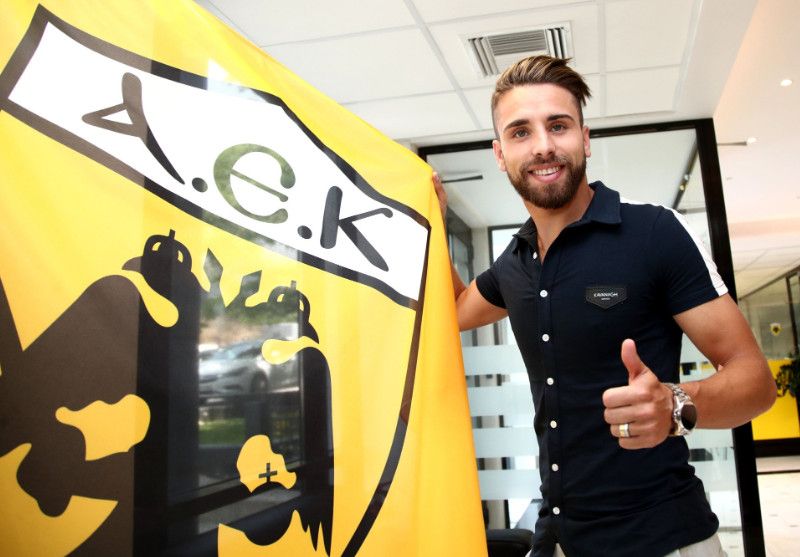 من تقديم اللاعب