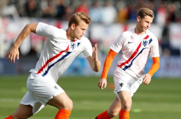 دي يونج ودي ليخت 