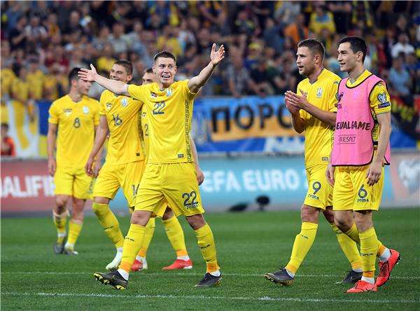 فرحة لاعبي المنتخب الأوكراني