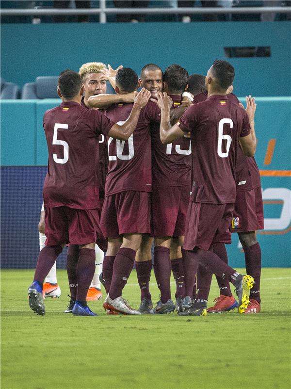 لاعبو المنتخب الفنزويلي