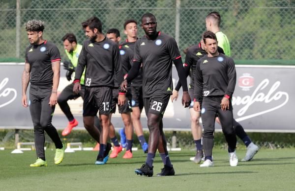 كوليبالي مع لاعبي نابولي