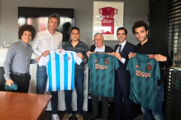 من الاجتماع