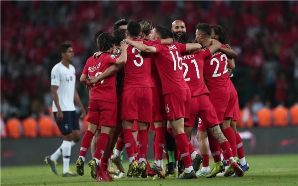 فرحة لاعبي منتخب تركيا 