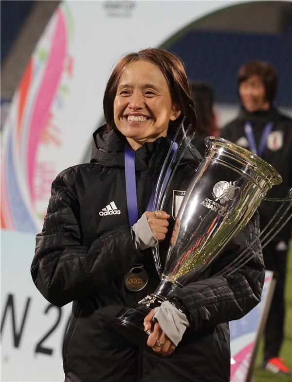 أساكو تاكاكورا