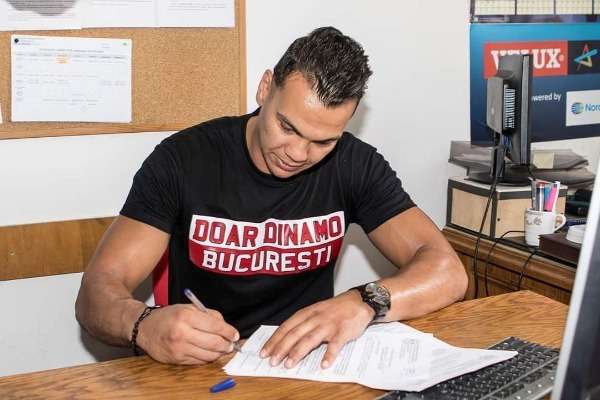 من توقيع العقد