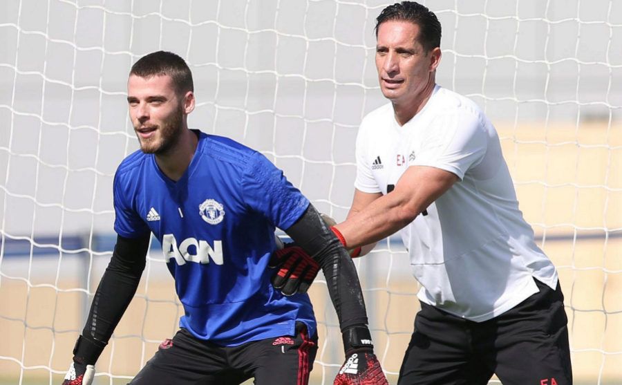 دي خيا مع مدربه