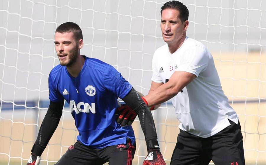 دي خيا مع مدربه