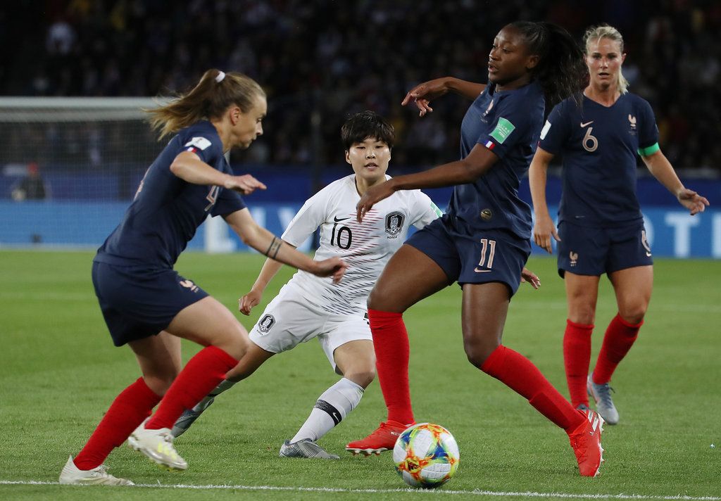 الكورية الجنوبية جي سو يون في لقاء فرنسا