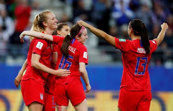 لاعبات المنتخب الأمريكي 