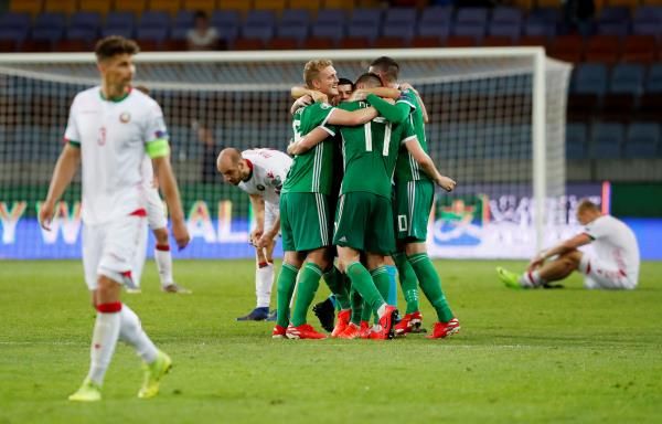 فرحة لاعبي أيرلندا 