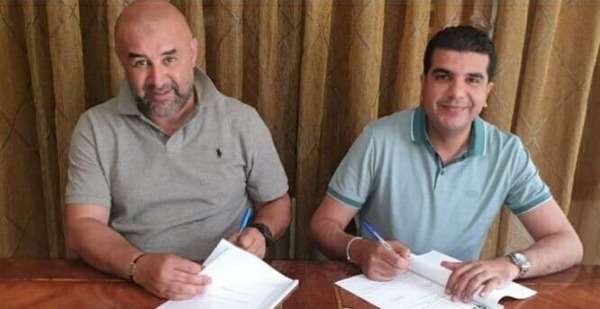 من توقيع العقود