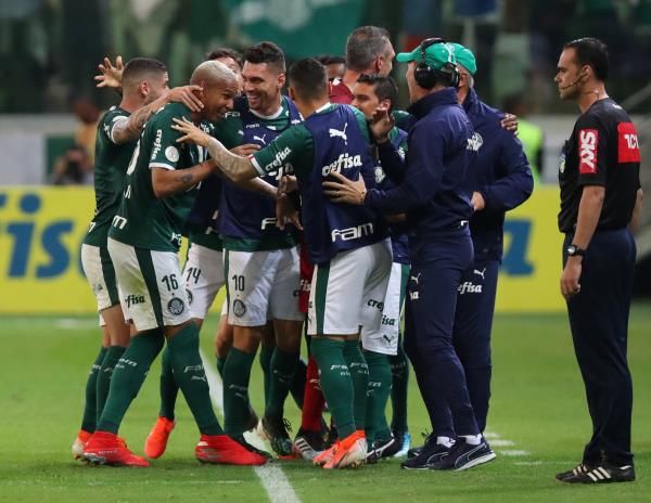 فرحة لاعبي بالميراس 