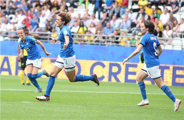 منتخب إيطاليا بعد الفوز على جامايكا