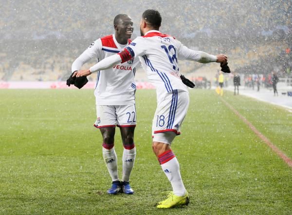 ميندي بقميص ليون