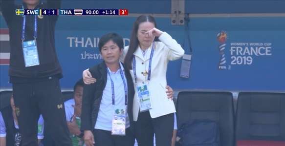 بكاء نوالفان لامسام بعد هدف تايلاند