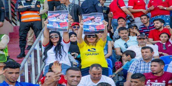 صور حمد الله في المدرجات