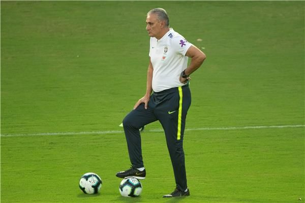 أدينور ليوناردو باتشي 'تيتي'