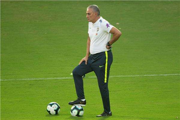 أدينور ليوناردو باتشي 'تيتي'