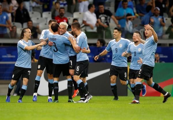 لاعبو أوروجواي