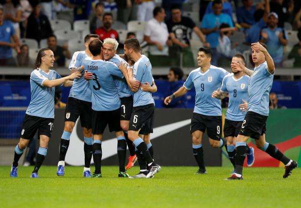 لاعبو أوروجواي