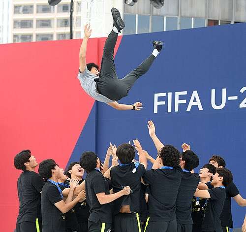 احتفال لاعبو كوريا الجنوبية