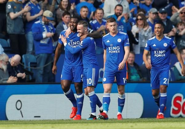 جيمس ماديسون مع لاعبي ليستر سيتي