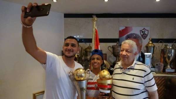 الطفل مع مرتضى منصور