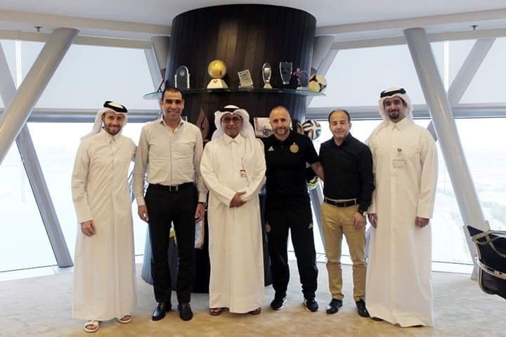 جانب من التوقيع