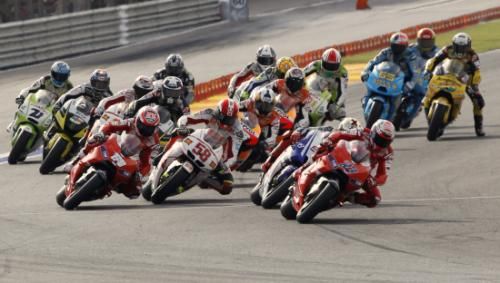 2010-11-07t143749z_01_mdp24_rtridsp_3_motorcycling-prix_reuters
