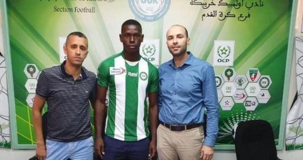 جانب من التوقيع