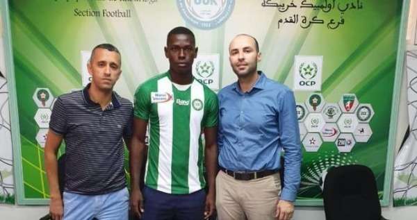 جانب من التوقيع