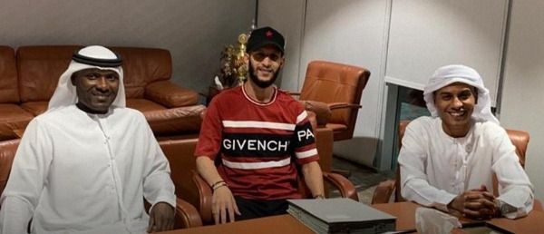 جانب من التوقيع