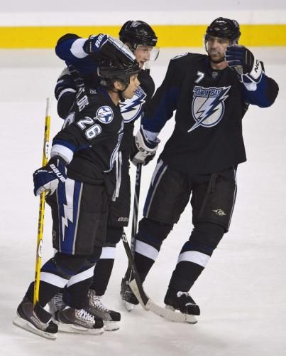 2010-11-10t015156z_01_tp02_rtridsp_3_nhl_reuters