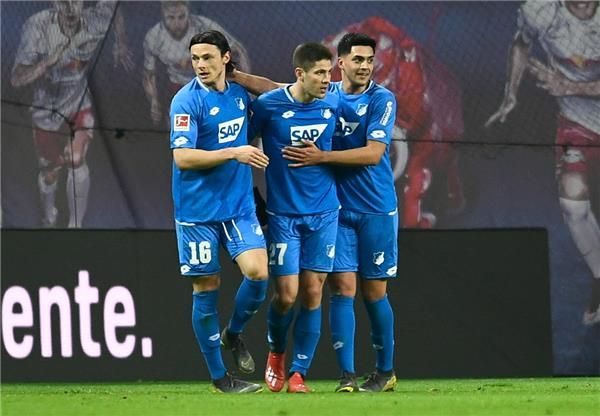 أندريج كراماريتش مع لاعبي هوفنهايم